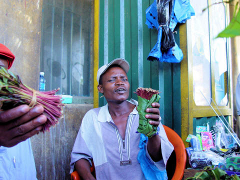 CLICK HERE - Vendor Selling Miraa (Narcotic Amphetamine) on Mombasa Street