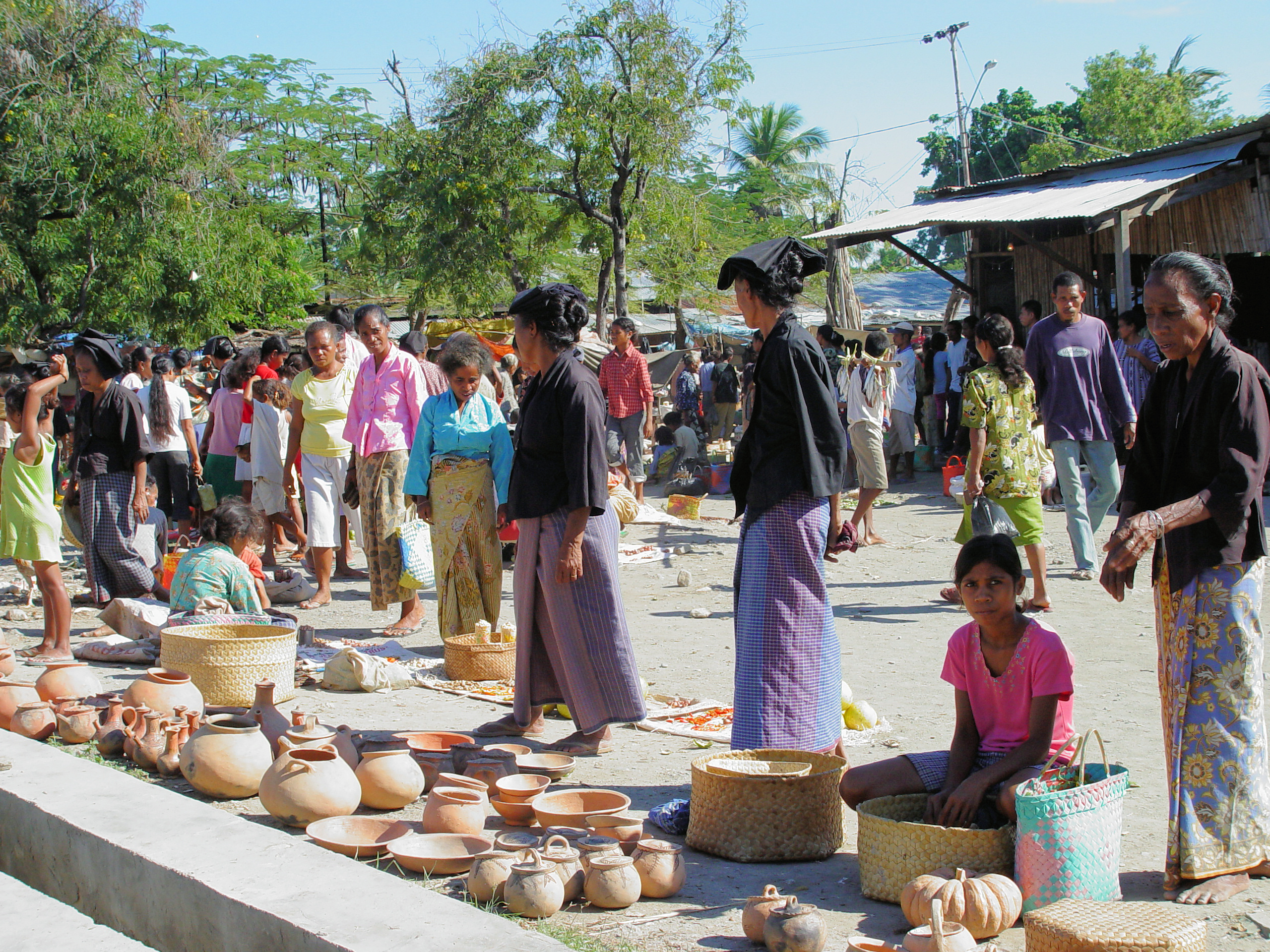 CLICK HERE - Manatutu pottery vendors