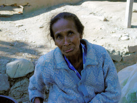 CLICK HERE - Manatutu woman wearing traditional East Timor "Tais" garment